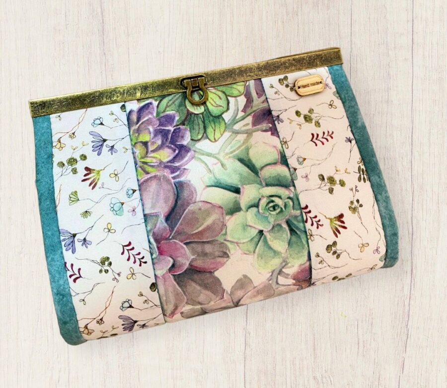 monedero gris de flores